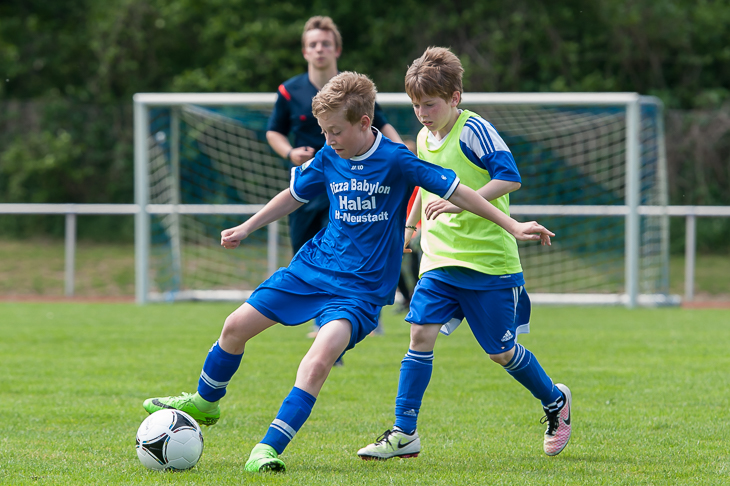 Der FC Huchting (l.) gewann das Spiel um Platz sieben gegen den Habenhauser FV.