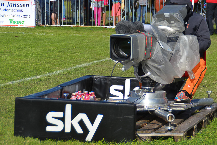 Sky kommt mit den Kameras zu Euch auf den Sportplatz.