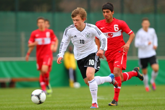 Max Meyer war 2012 mit der U 17-Nationalmannschaft in Bremen. (Foto: Sportfoto Gloth)