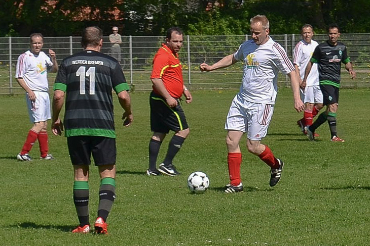 Spielszene aus der Partie zwischen dem Blumenthaler SV und dem SV Werder Bremen.