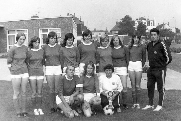 Die Frauen des TSV Wulsdorf holten in der Saison 1971/1972 als erste Frauenmannschaft die Meisterschaft. (Foto: privat)