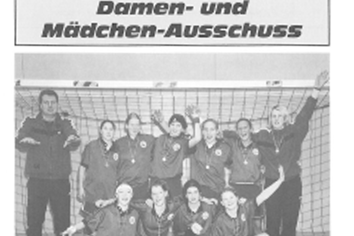 So sehen Siegerinnen aus: Die U-15-Auswahl der Mädchen gewinnt den norddeutschen Vergleich. (Foto: Archiv)