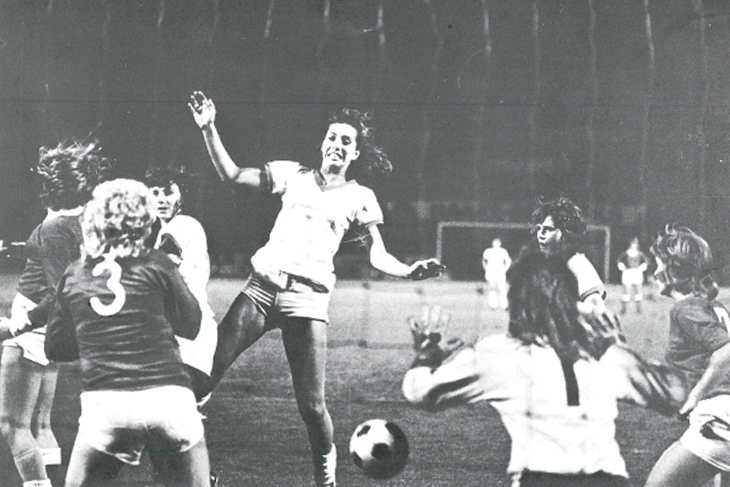 1970 wurde der Frauenfußball offiziell erlaubt. Der BFV hatte auch in den 70ern bereits eine Damen-Auswahlmannschaft. (Foto: Archiv)