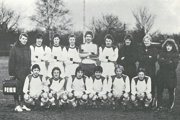 Bremens B-Junioren-Auswahl 1977 mit dem Sieg beim Nordsee-Pokals des NFV. (Foto: Archiv)