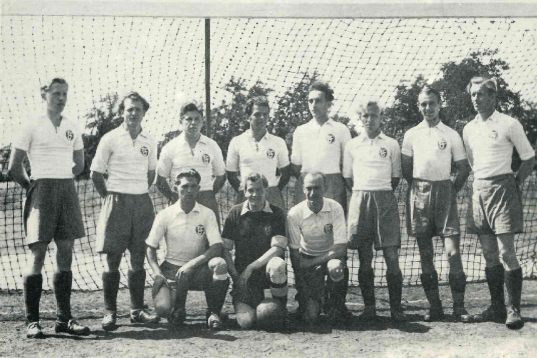 Das Team des FC Oberneuland bei seinem ersten Spiel in der Saison 1948/1949. (Foto: privat)