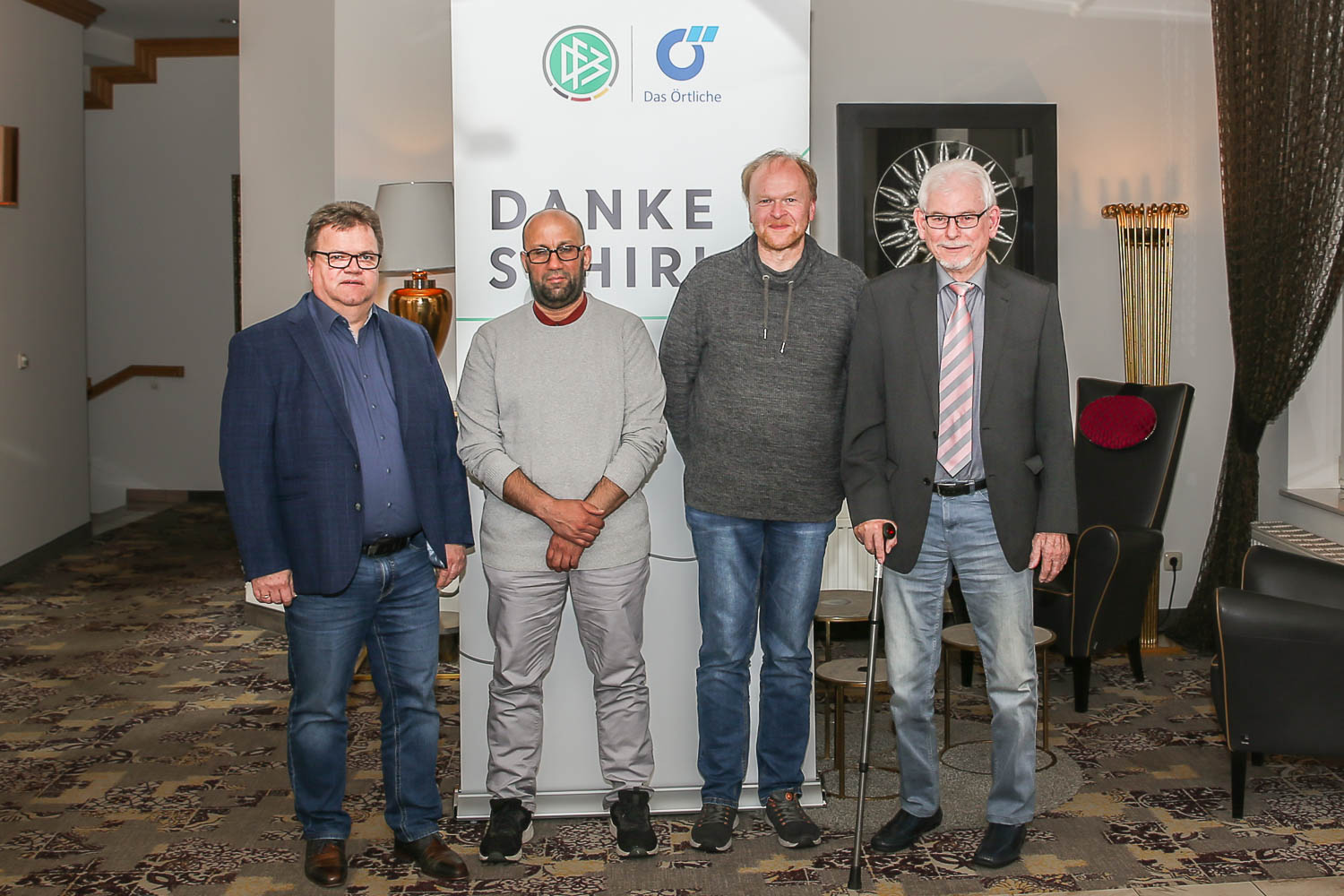 Die Preisträger der Kategorie Ü 50 gemeinsam mit Torsten Rischbode: Mohammed Akel, Michael Vogt und Horst Schalla (v.l.). (Foto: Oliver Baumgart)