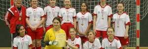 Die C-Juniorinnen der SG FC Mahndorf/ TV Arbergen freuen sich über die Futsal-Meisterschaft.