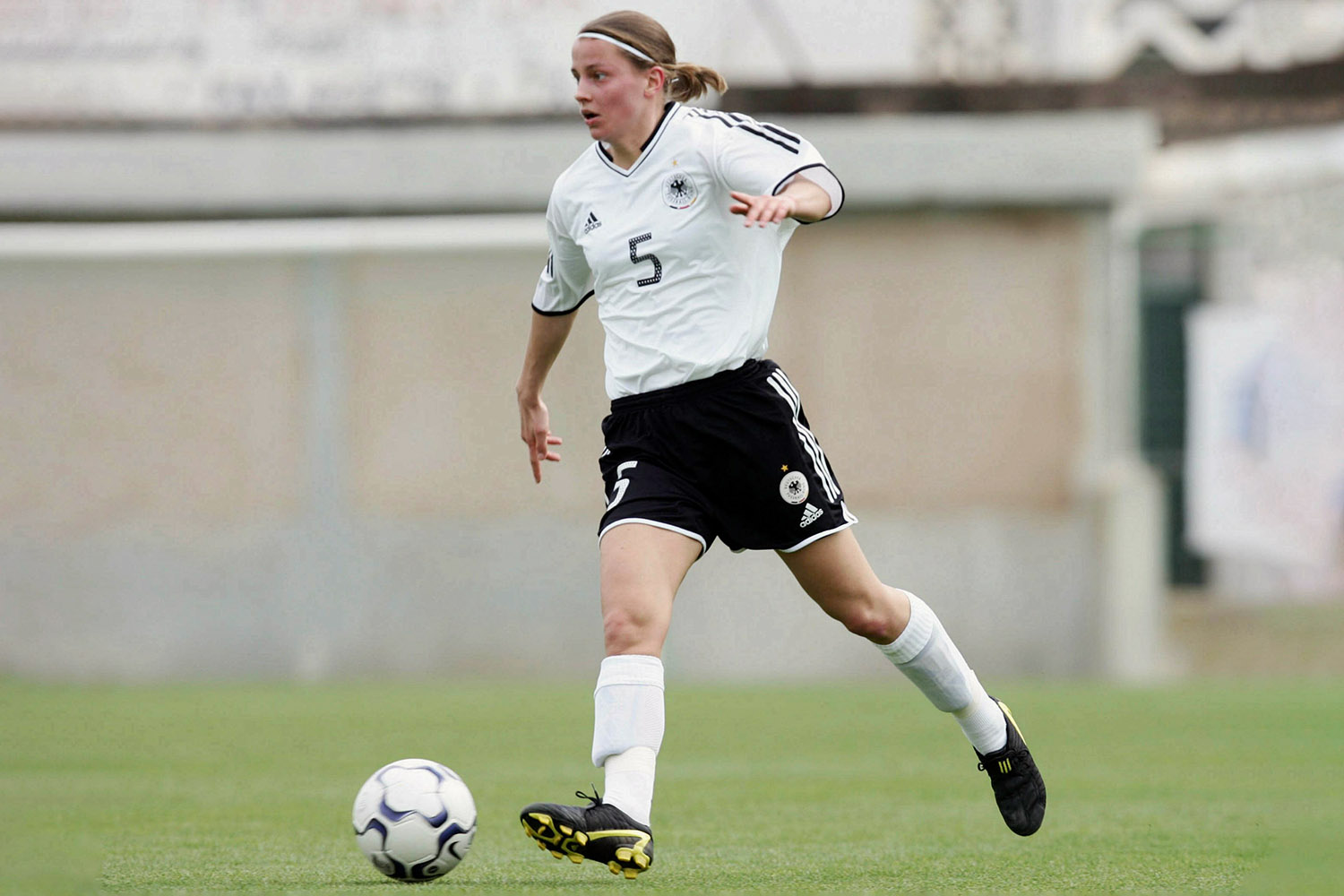 Sarah Günther-Werlein im DFB-Trikot beim Algarve-Cup 2005. (Foto: Christian Fischer/Bongarts/Getty Images)