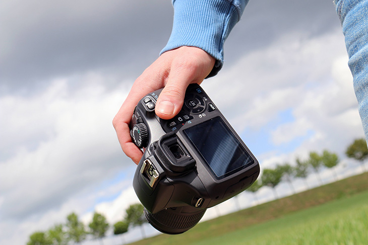 Für gute Fotos ist ein sicherer Umgang mit der Kamera wichtig. (Foto: Pixabay)
