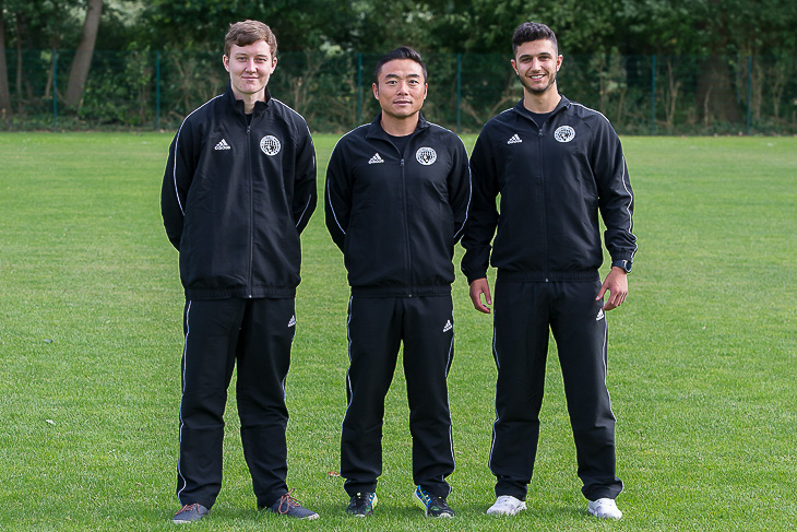 Mirko Eggers, Jianfeng Cui und Sercan Yücel (v.l.) sind drei der vier Aufsteiger in die Stark Bremen-Liga. Es fehlt der verhinderte Christoph Kluge. (Foto: Oliver Baumgart)