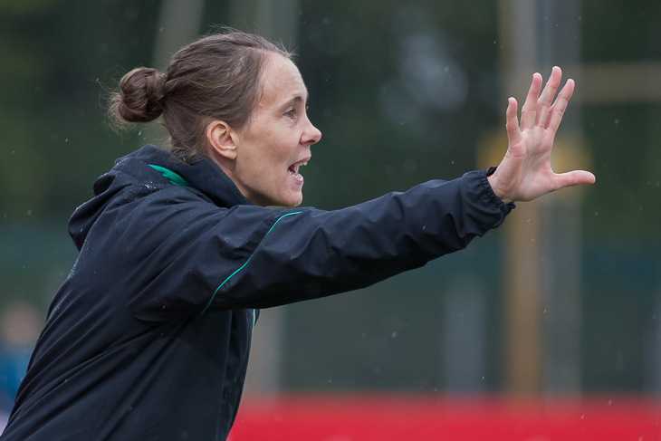 Carmen Roth, Trainerin bei der Frauen-Bundesligamannschaft des SV Werder. (Foto: Oliver Baumgart)