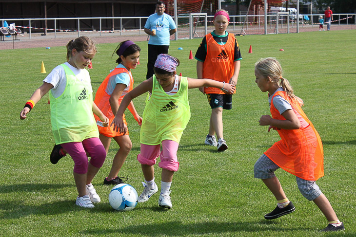 Der Spaß am Fußball steht beim Tag des Mädchenfußballs im Vordergrund. (Foto: Ralf Krönke)