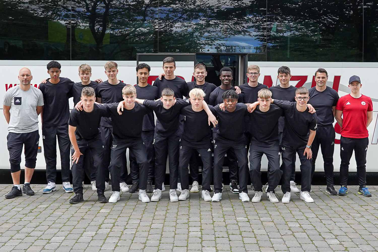 Diese Truppe soll es in Duisburg richten: Die U16-Junioren des Bremer FV. (Foto: Oliver Baumgart)