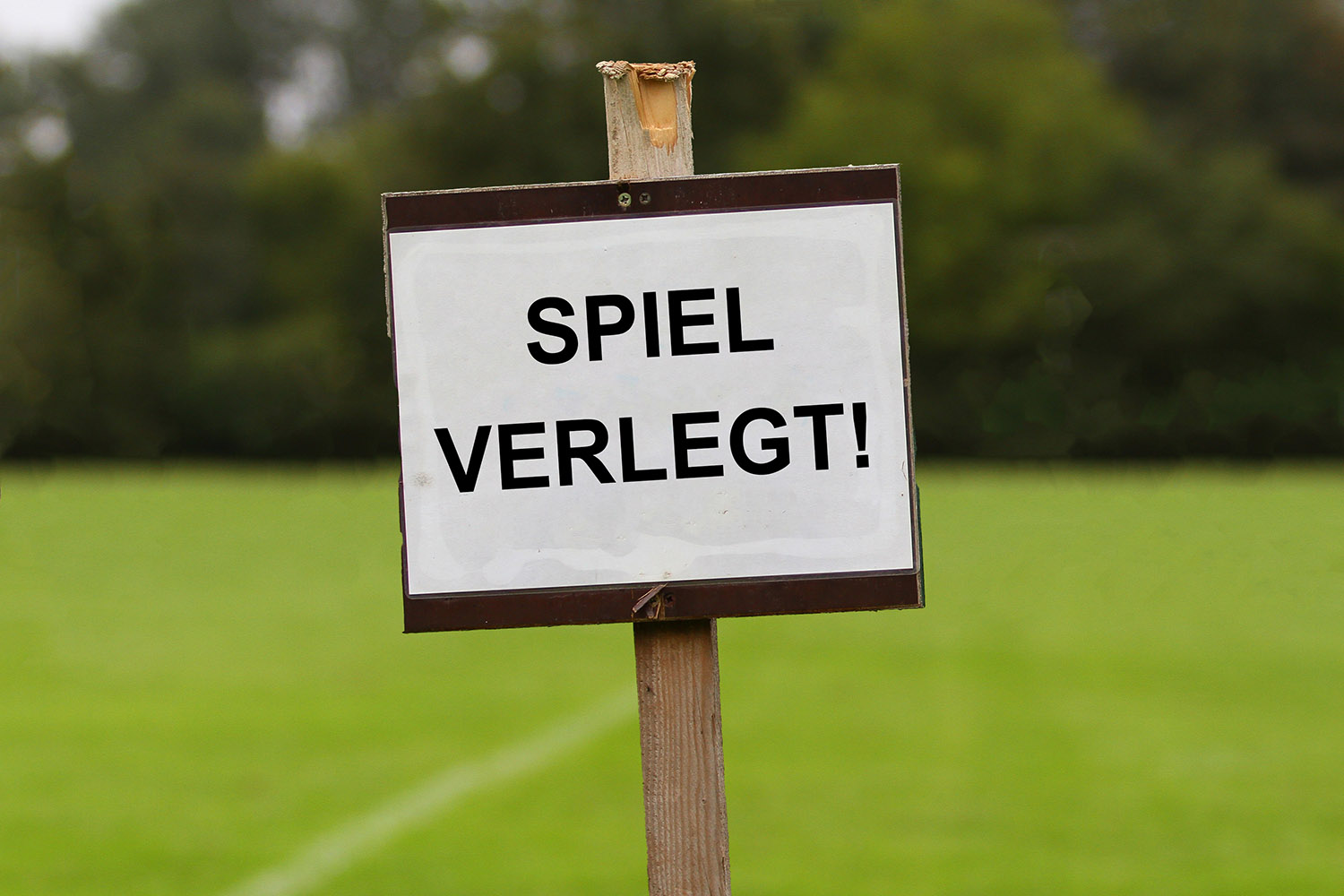 Der Rückrundenauftakt der Bremen-Liga wird verschoben. (Foto: Dennis Gloth, Montage: Oliver Baumgart)